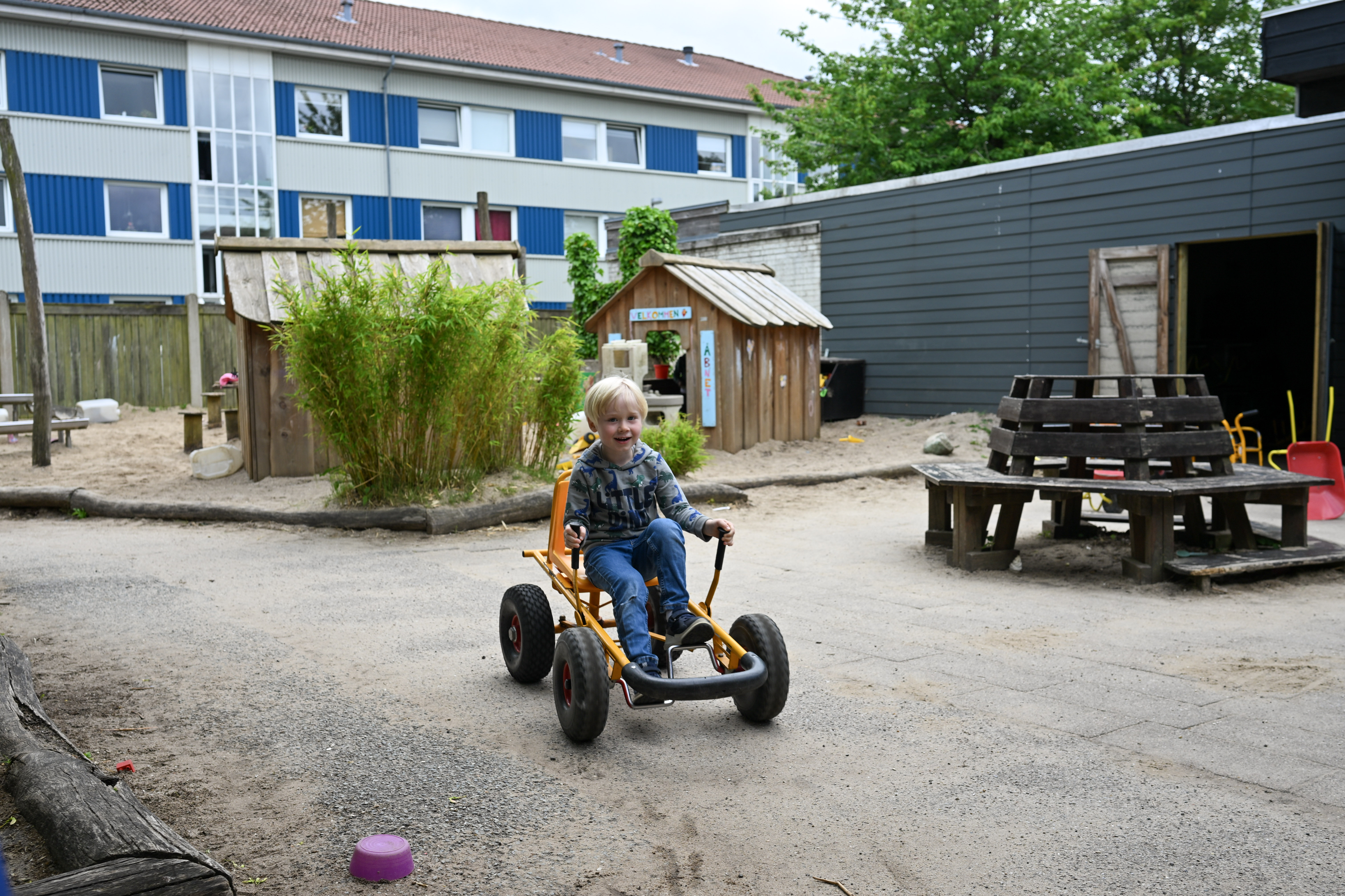 Dreng på gokart
